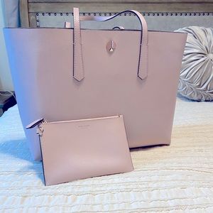 Used like new Kate spade tote w/ Pouch & dust bag